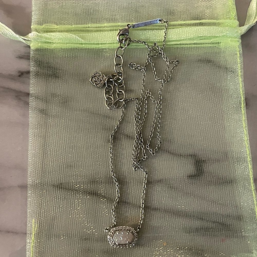 Kendra Scott Chelsea pendant necklace